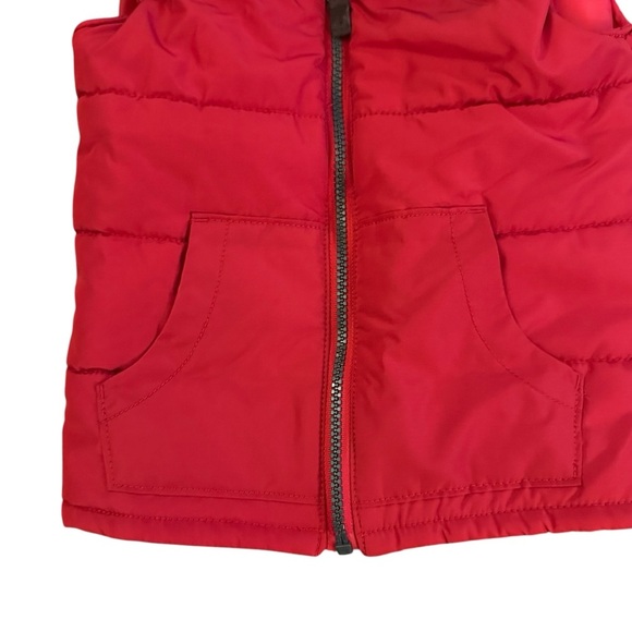 Carter’s red puffer vest with black and cream Sherpa lined collar 4T - Picture 4 of 10